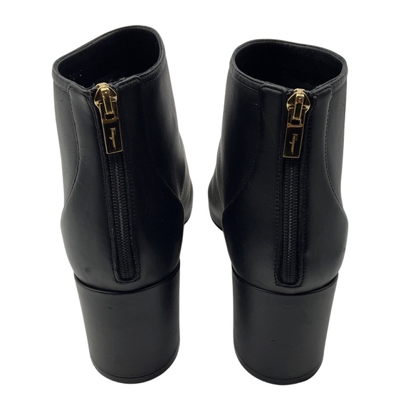 SALVATORE FERRAGAMO BLACK / GOLD CHAIN DETAIL PATENT LEATHER CAP TOE LEATHER ANK - Picture 6 of 9